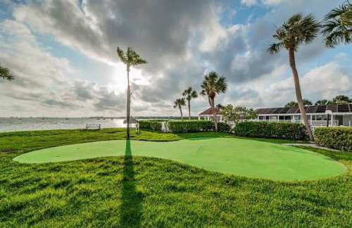 Private Beach Access 2 Pools Waterfront Oasis - Foto 32