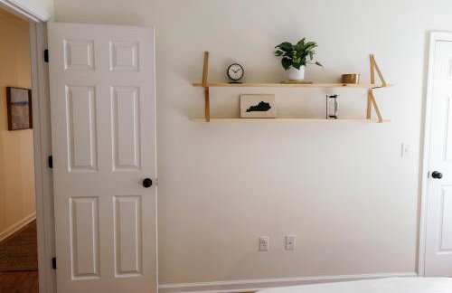 "The Dawning House" - Peaceful Modern Stay w/ Yard - Foto 6