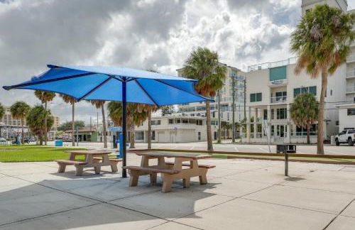 Coastal Sea Side Townhome - Walk to Beach! - Foto 45