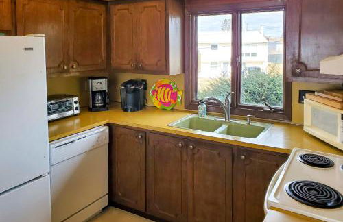 Rhode Island Oceanview Retreat Walk to Shore! - Foto 12