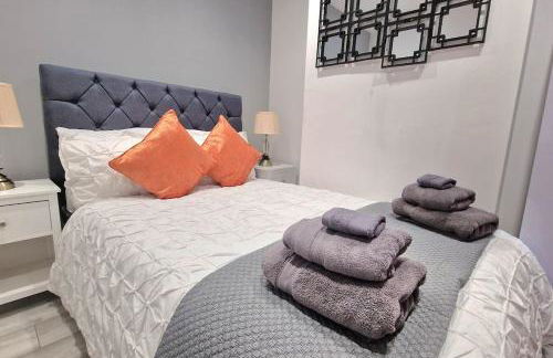 Stunning, clean, free parking home, ideal long stays - Foto 6