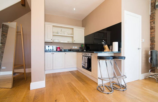 Super Spacious Barn Conversion With Free Wifi, Netflix Fireplace - Photo 30