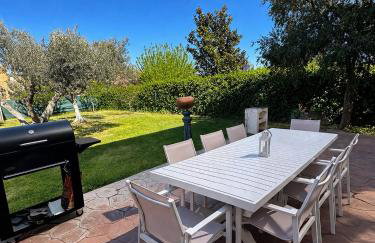 Amplio y Cómodo chalet a 15 minutos del centro con piscina y pistas de tenis - Foto 1