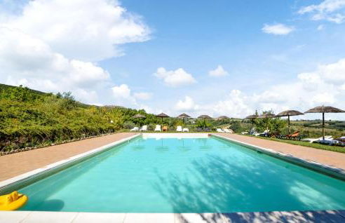 Pet Friendly Apartment - Photo 9