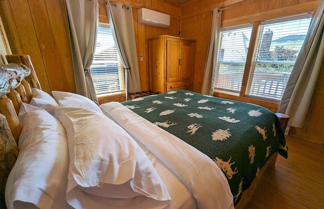 Yellowstone's Treasure Cabins - Photo 24