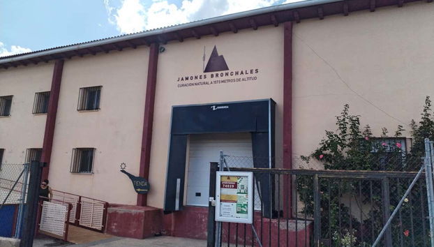 Entrée du séchoir à jambons