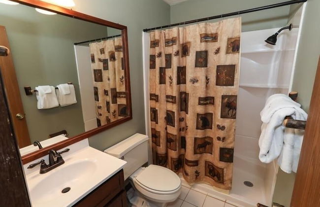 Seven Springs 3 BR Deluxe Condo, by Golf Course by RedAwning - Foto 8