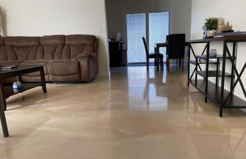 Newly Remodeled Family Friendly 3B/2B House - Foto 5