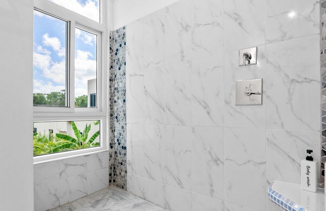 The W Villa 5 B R Oceanfront w Staff - Photo 66