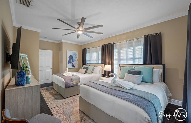 8BR Villa with Heated Pool Near Beach - Foto 26