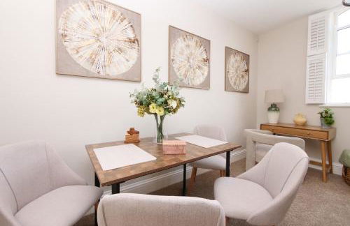 Apartment 11 Bluebridge with Free Parking - Photo 10