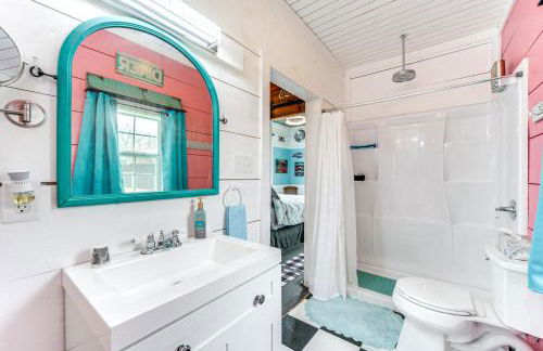 Fifties Diner-Style Llano Home with Shared Fire Pit - Photo 17