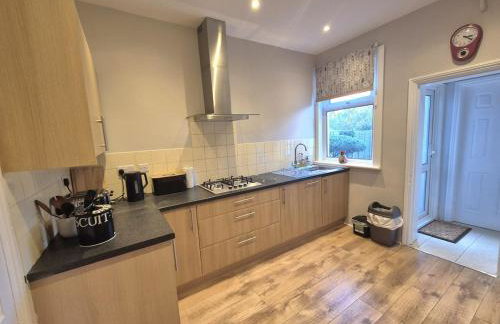 Roomy, comfortable Greater London home, sleeps 8 - Foto 8
