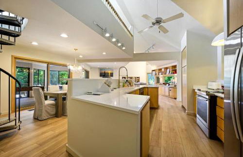 Modern Home Walk to Downtown, Hot Tub & GameRoom - Foto 18