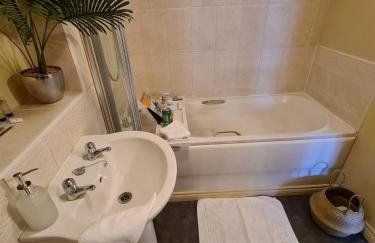 The Shambles by Spires justn3 miles from Birches Valley visitors centre home to MTB trails Follow the Dog and the Monkey Trail - Foto 15