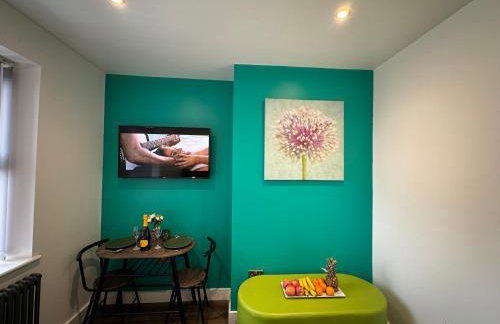 Southgate Luxury Apartments-Jaquzzi Bath-Private Parking- suitable for contractors - Foto 54