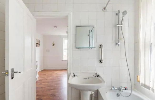 Cheerful Maisonette in the Heart of Orrell Park - Foto 13