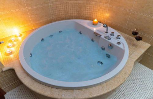 Villa Dolce Vita - Vista Colline, Jacuzzi, 3Suites & 5min dal mare - Foto 1