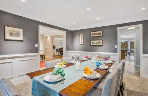 Gorgeous Creek Side Ranch-Style Estate With Dock - Foto 7