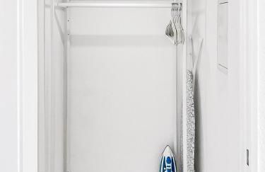 Chic City Apartment, 1BR for 2, Elegant Comfort, City Center - Foto 13