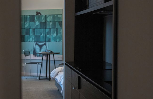 Resume Apartments - Photo 16