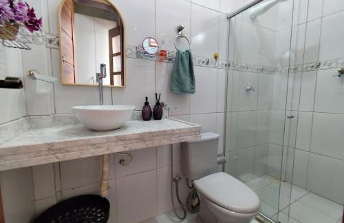 Casa com suítes privativas - Localização no centro, perto de serviços e pontos turísticos - Foto 15