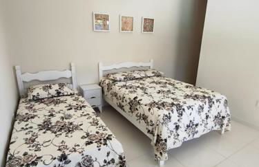 ESPAÇO PÉROLA GUANABARA, 70 Metros do Mar, 4 Suítes independentes COM AR, Área Gourmet Integrada com Piscina,Churrasqueira, 900 Metros de CASTELHANOS, ideal para FAMÍLIAS E AMIGOS - Foto 45