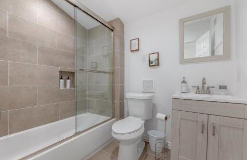 Lakefront Retreat Sleeps 15 Starlink Internet - Foto 31