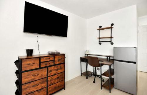 Modern King Suite #10 Steps to Daytona Beach - Foto 5