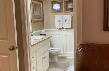 Classic City 3 bedroom 2 bath condo with deck close to UGA, Five Points, and Memorial Park in Athens - Photo 18