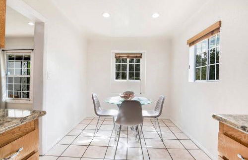 Updated 3-Bedroom LA Home with Backyard, BBQ & Family-Friendly Amenities - Photo 7