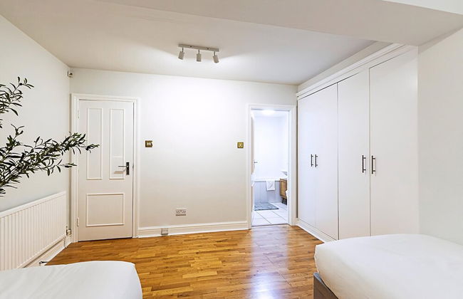 Charming Two-Bedroom Flat in West Hampstead - Photo 31