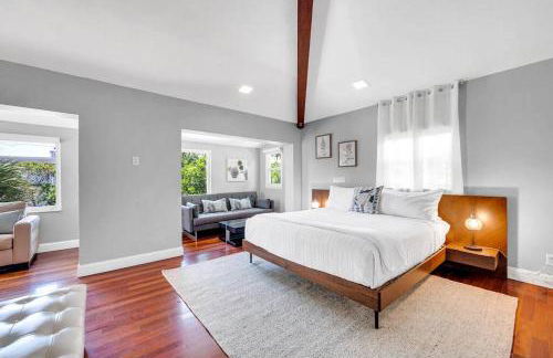 Steps to Beach, Pool, Backyard Oasis, Game Room - Foto 27