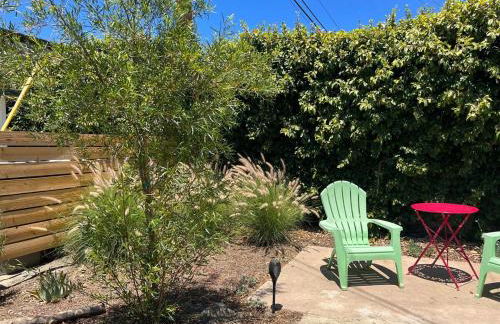 Urban Luxe Retreat l King Bed l Kitchenette - Photo 35