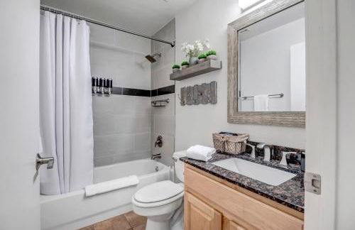 Chic Poolside Oasis - Karaoke - BBQ - Games - Foto 25