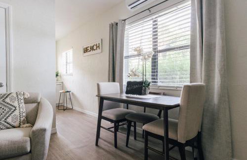 One bedroom private apt 2 blocks to beach King Bed - Foto 8