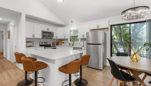 Beautiful 6 bed 3 bath home in quiet neighborhood - Foto 4