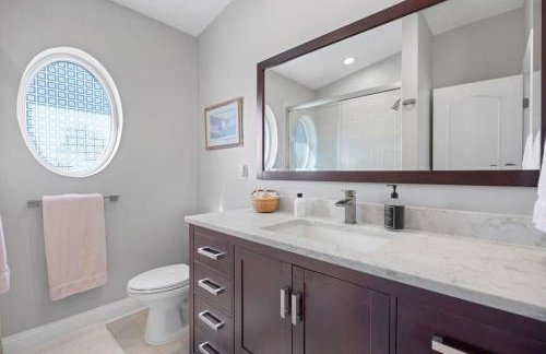 Stunning Beach Getaway - Steps to Ocean - Foto 34