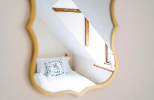 Cotswold Thatched Cottage - Photo 41