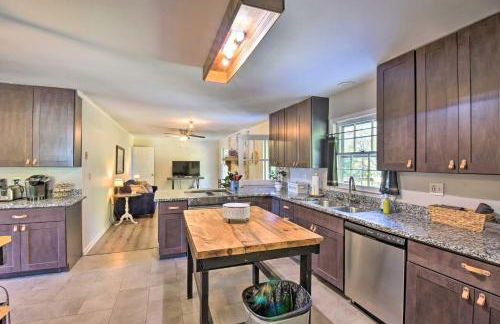 Mod Stable House on 10 Acres, Walk to Lake! - Foto 11