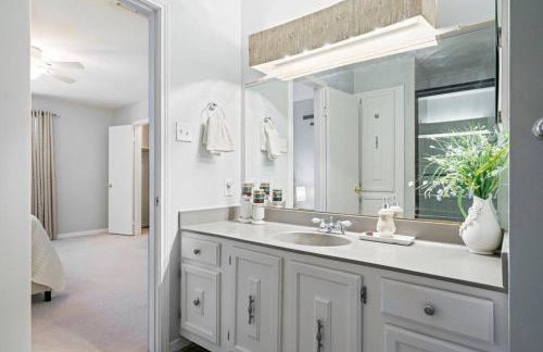 Townhome - Convenient Location - Foto 49