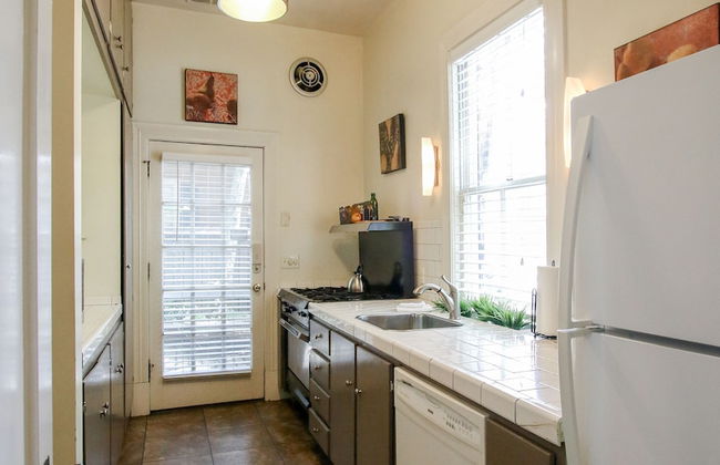 The Irish Bar near Bay Historic Savannah - Photo 22