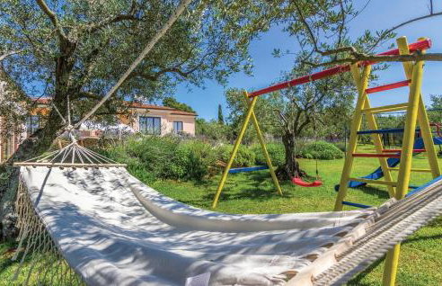 4 Bedroom Nice Home In Buje - Foto 4