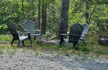 All Decked Up - wifi, view, river access, fire pit, 3 bedrooms, games, family friendly - Foto 50