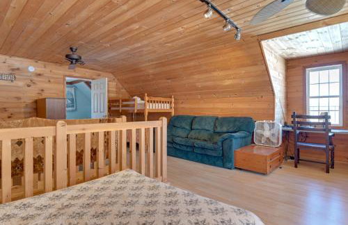 Steps From Lake George! 8-Acre Home with Dock Access - Foto 18