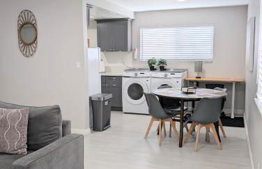 City Retreat Minutes to DT - Foto 48