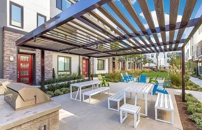 Private Room With Shared Bathroom - Photo 15