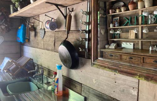 Outstandingly Situated Cosy Shepherds Hut - Foto 39