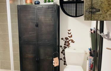 Studio neuf déco vintage face mer,terrasse ,jardin,wifi,parking sous-sol - Foto 11