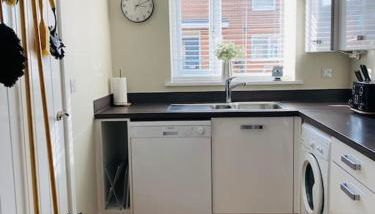 Stylish 3 Bed Semi Trentham Stoke on Trent - Foto 2
